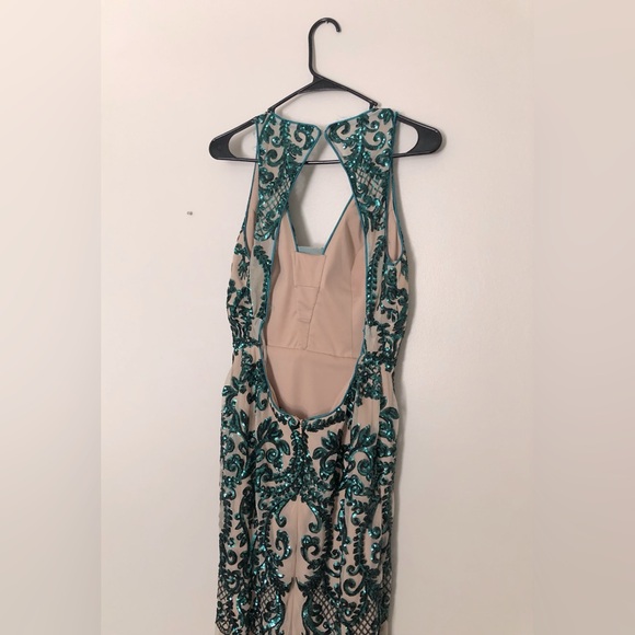 Juliet Formal Emerald Green Sequin & Nude Prom / Formal Dress W/ Cutout Back - Picture 5 of 10